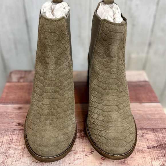 Diba | Suede Snack Skin Tan Ankle Booties - Picture 3 of 9